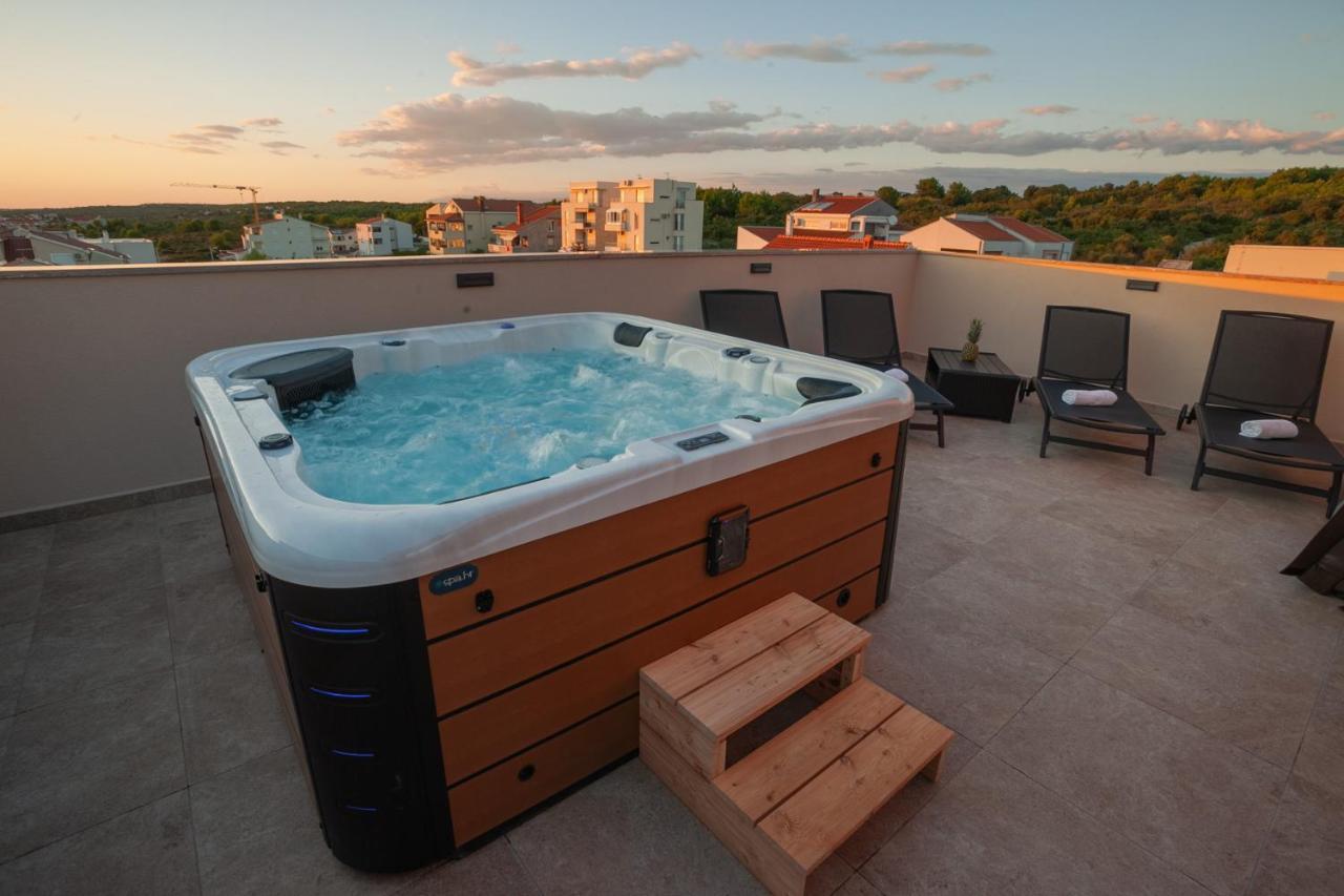 Apartments Luana With Private Jacuzzi Zadar Exteriör bild