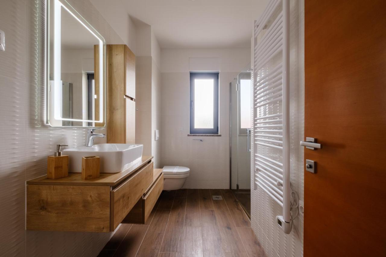 Apartments Luana With Private Jacuzzi Zadar Exteriör bild