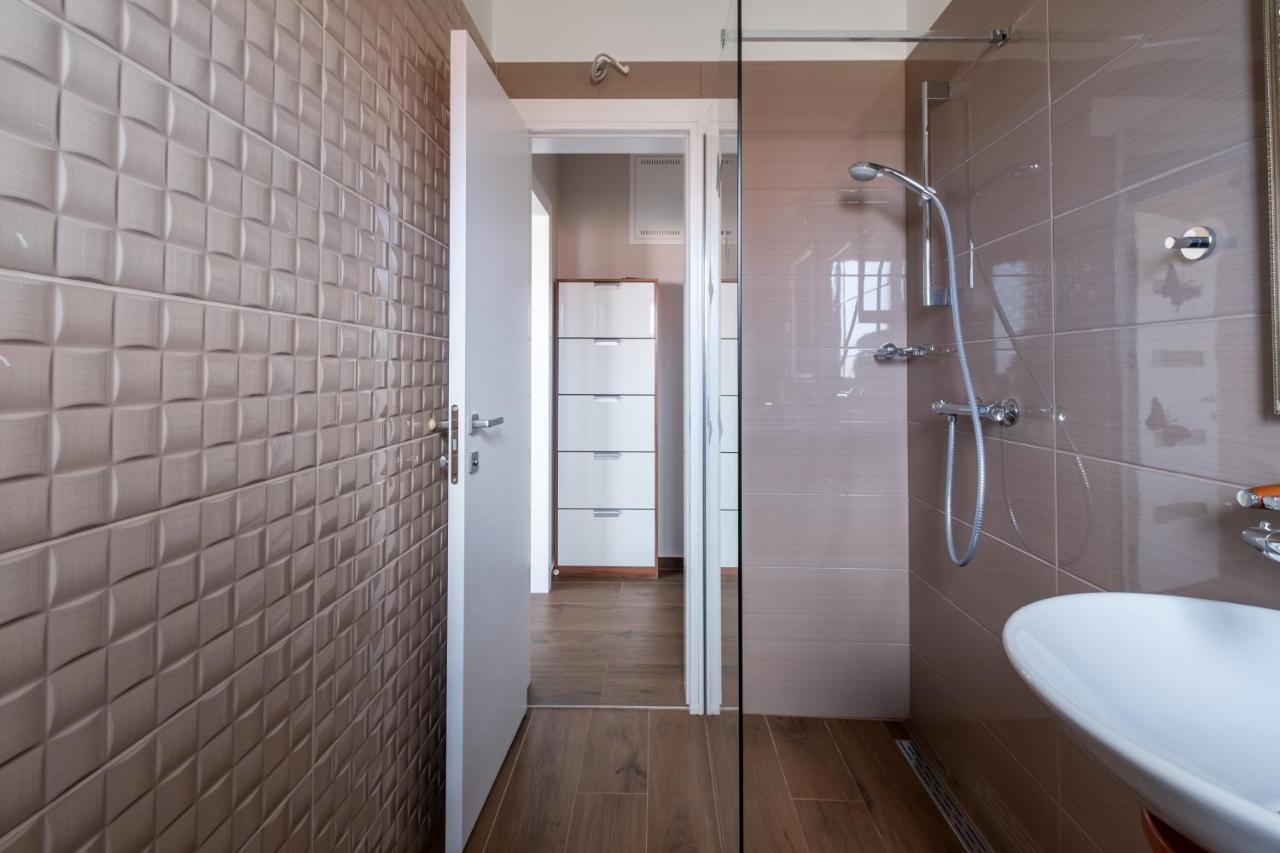 Apartments Luana With Private Jacuzzi Zadar Exteriör bild