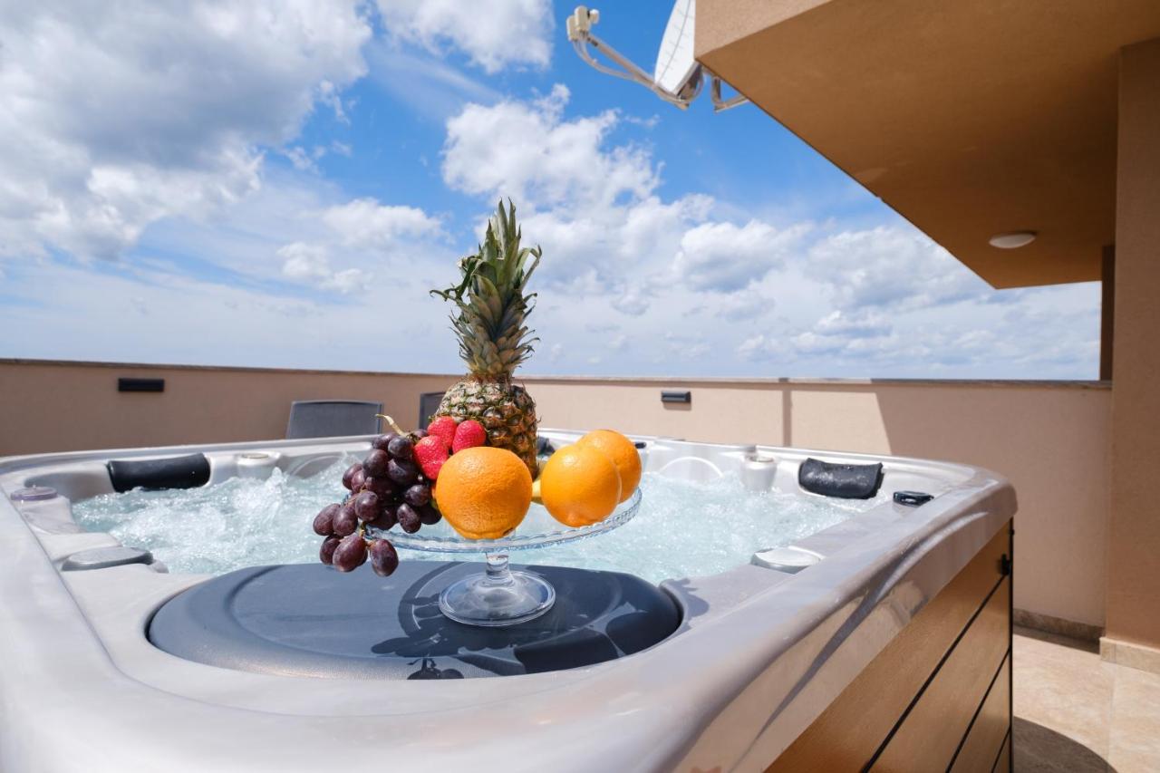 Apartments Luana With Private Jacuzzi Zadar Exteriör bild