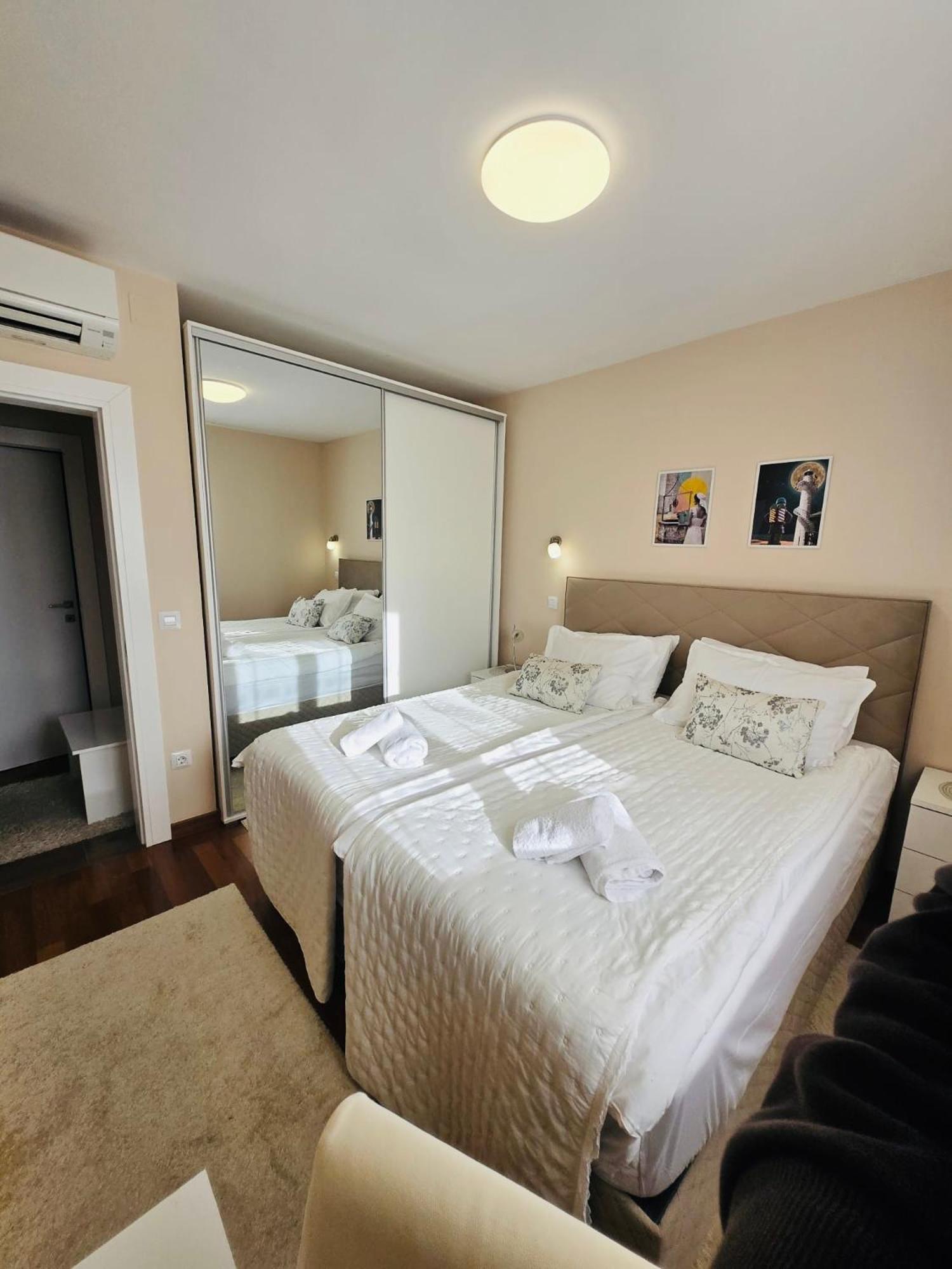 Apartments Luana With Private Jacuzzi Zadar Exteriör bild