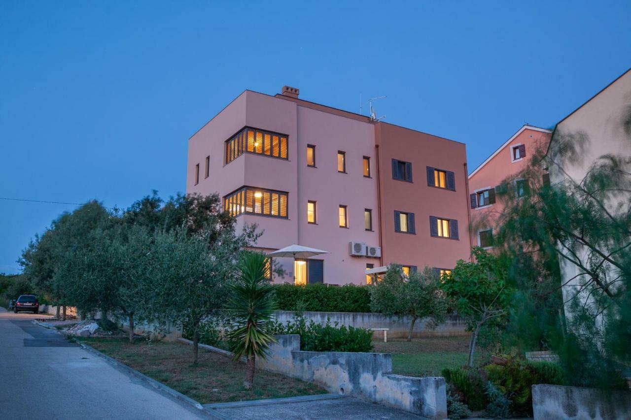 Apartments Luana With Private Jacuzzi Zadar Exteriör bild