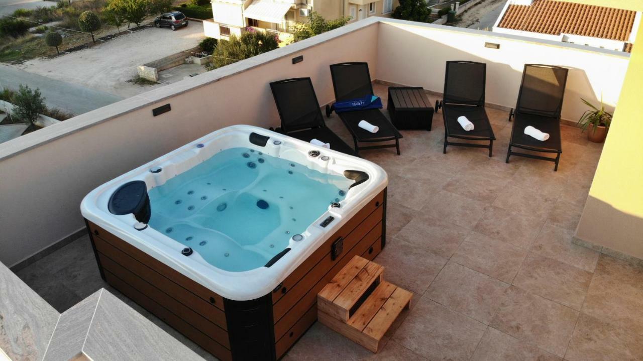 Apartments Luana With Private Jacuzzi Zadar Exteriör bild